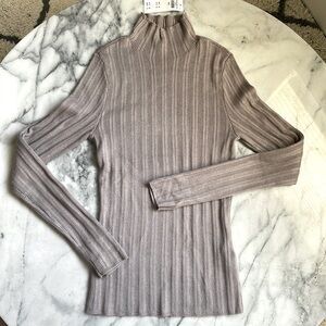 Abercrombie & Fitch mock neck long sleeve shirt. Size s